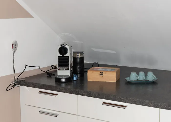 Moderne, gemütliche DG-Wohnung in ruhiger Lage