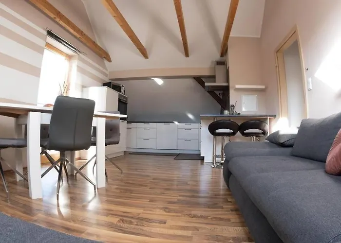 Moderne, gemütliche DG-Wohnung in ruhiger Lage