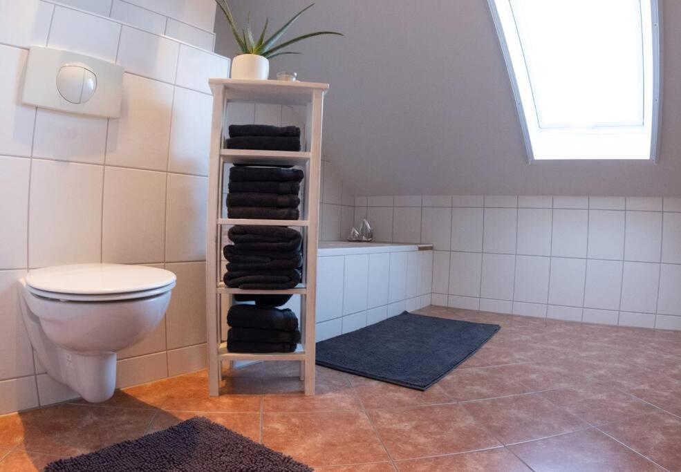 Moderne, Gemütliche Dg-wohnung In Ruhiger Lage Apartment *