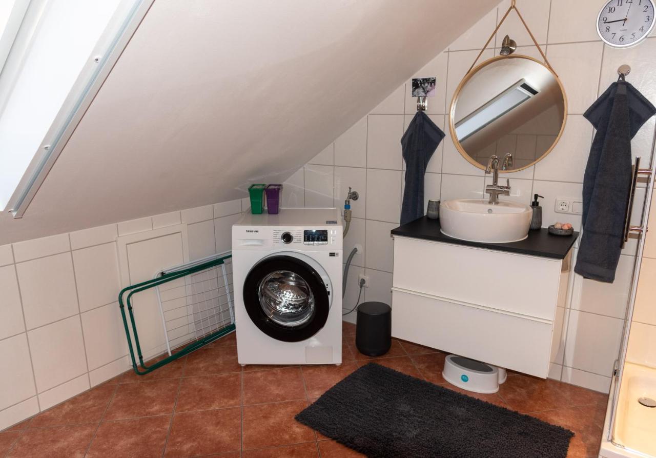 Moderne, Gemütliche Dg-wohnung In Ruhiger Lage Apartment *