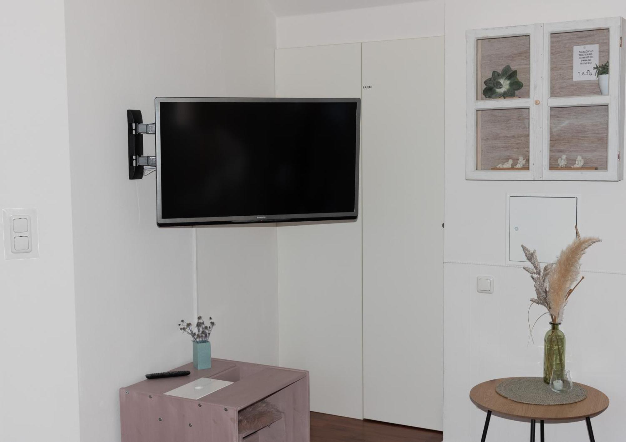 Moderne, Gemütliche Dg-wohnung In Ruhiger Lage Apartment *
