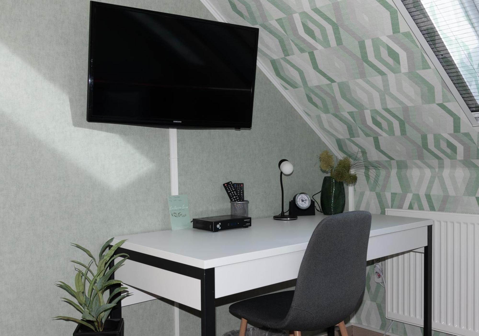 Moderne, Gemütliche Dg-wohnung In Ruhiger Lage *