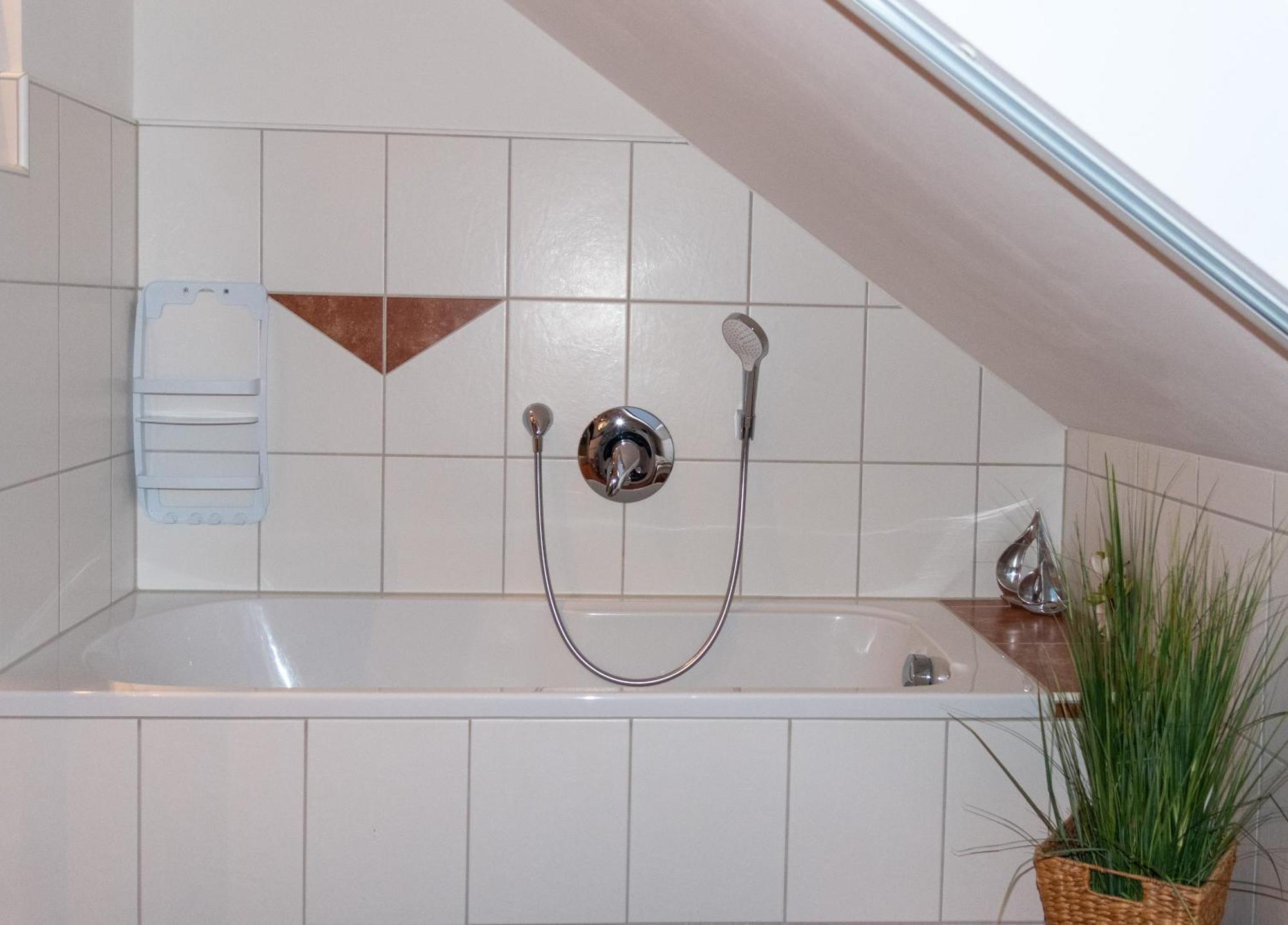 Moderne, Gemütliche Dg-wohnung In Ruhiger Lage